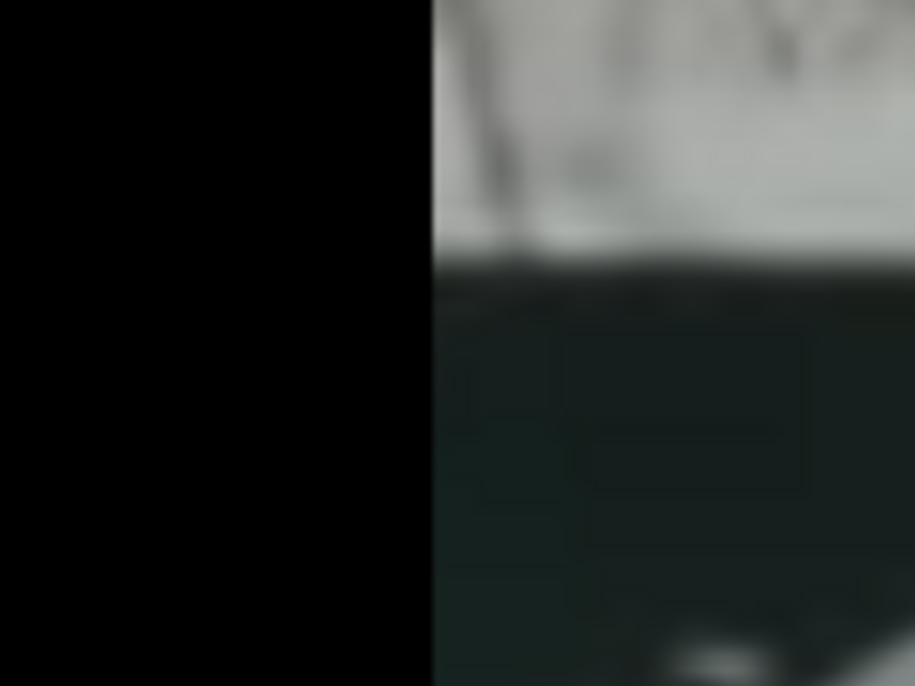 Полицейская машина, по которой стреляли подростки