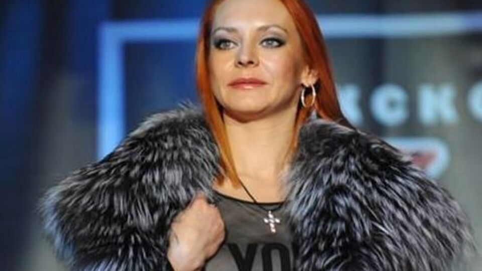 Анисина с детьми покинула РФ