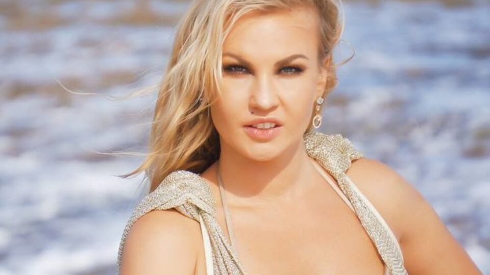 Камалия продемонстрировала формы