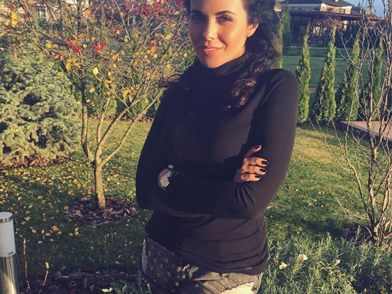 На правой руке Каменских появилось кольцо