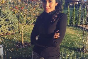 На правой руке Каменских появилось кольцо