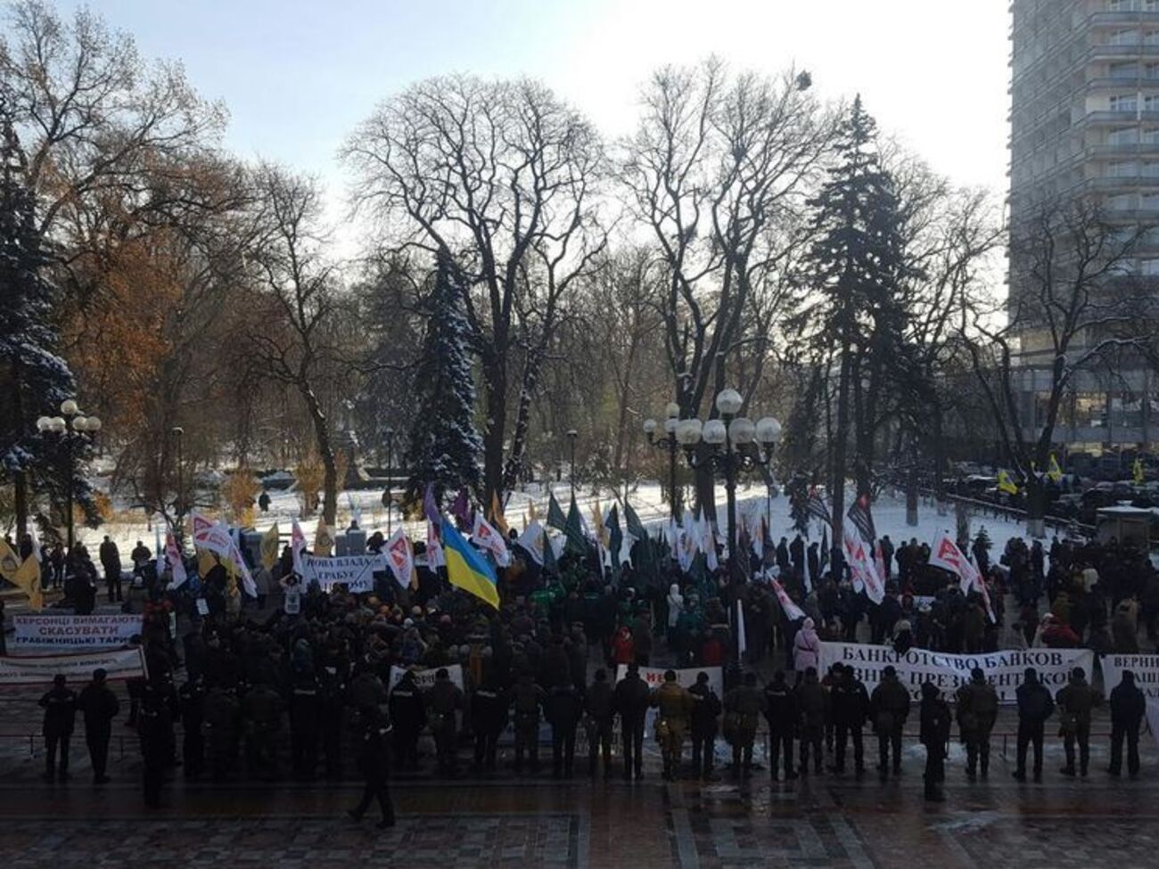 Протестующие собрались возле Верховной Рады