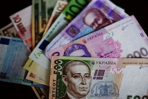 Нацбанк объяснил снижение курса гривны политической напряженностью