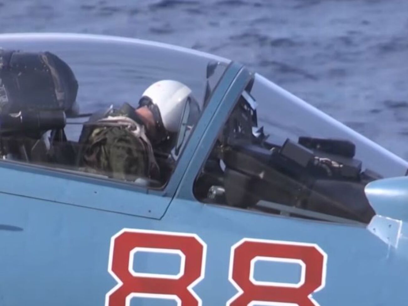 Авиация начала выполнять боевые вылеты с "Адмирала Кузнецова"