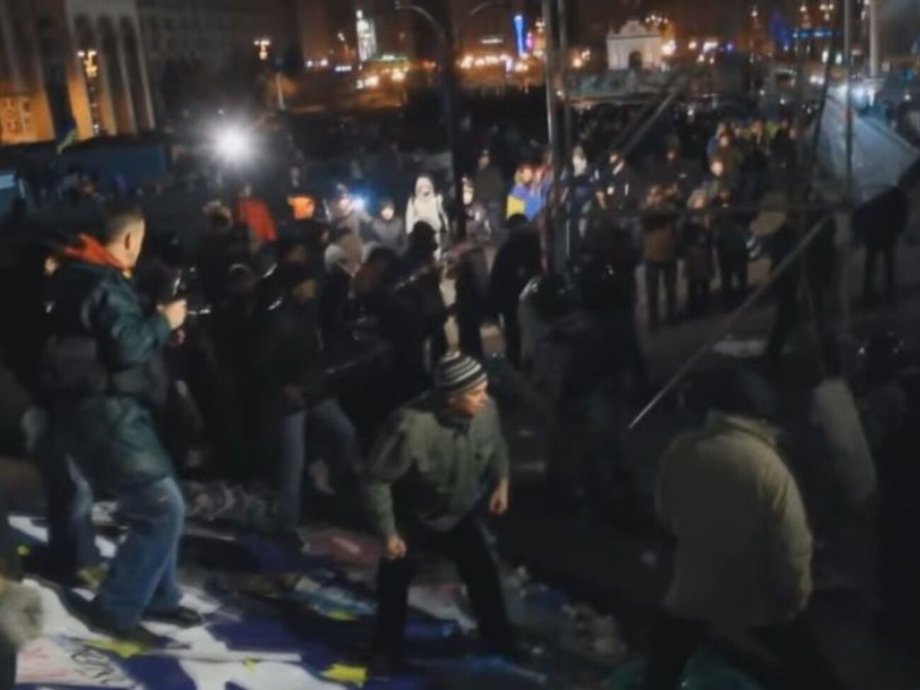 Разгон активистов на Майдане 30 ноября 2013 года