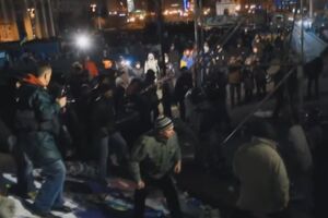 Разгон активистов на Майдане 30 ноября 2013 года