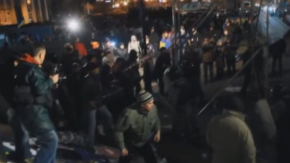 Разгон активистов на Майдане 30 ноября 2013 года