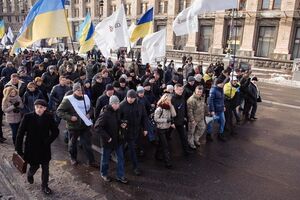Протестующие пришли к Администрации Президента