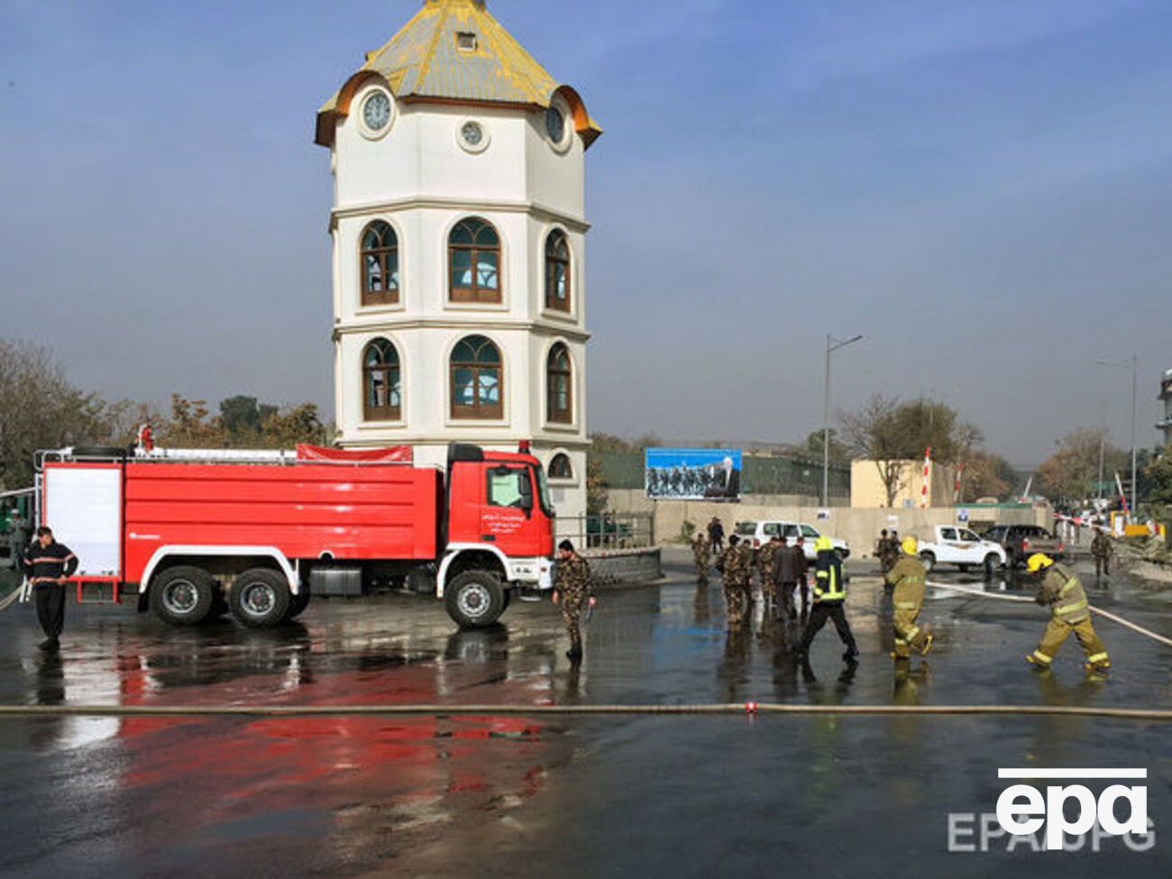 По словам очевидцев, целью теракта был автомобиль сил безопасности