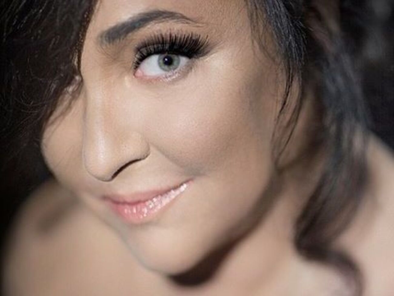 Лолита исполнила новую песню