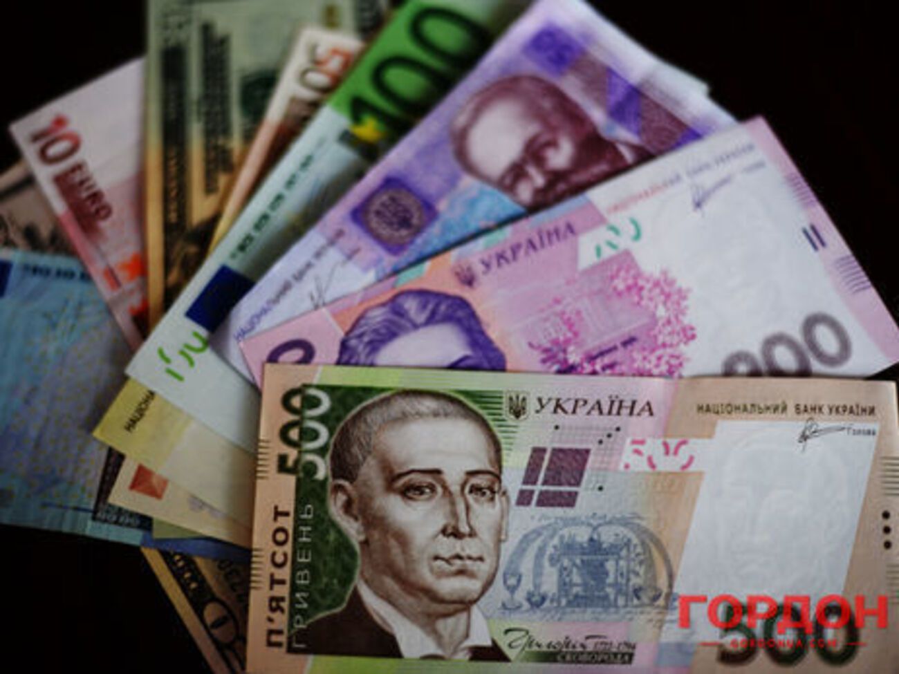 Объем прямых инвестиций из Украины в экономику стран мира на 1 октября 2016 года составил $6233,4 млн