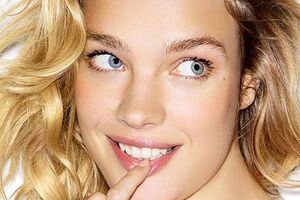 Водянова показала Barbie-благотворительницу на страницах журнала, который возглавляет Собчак