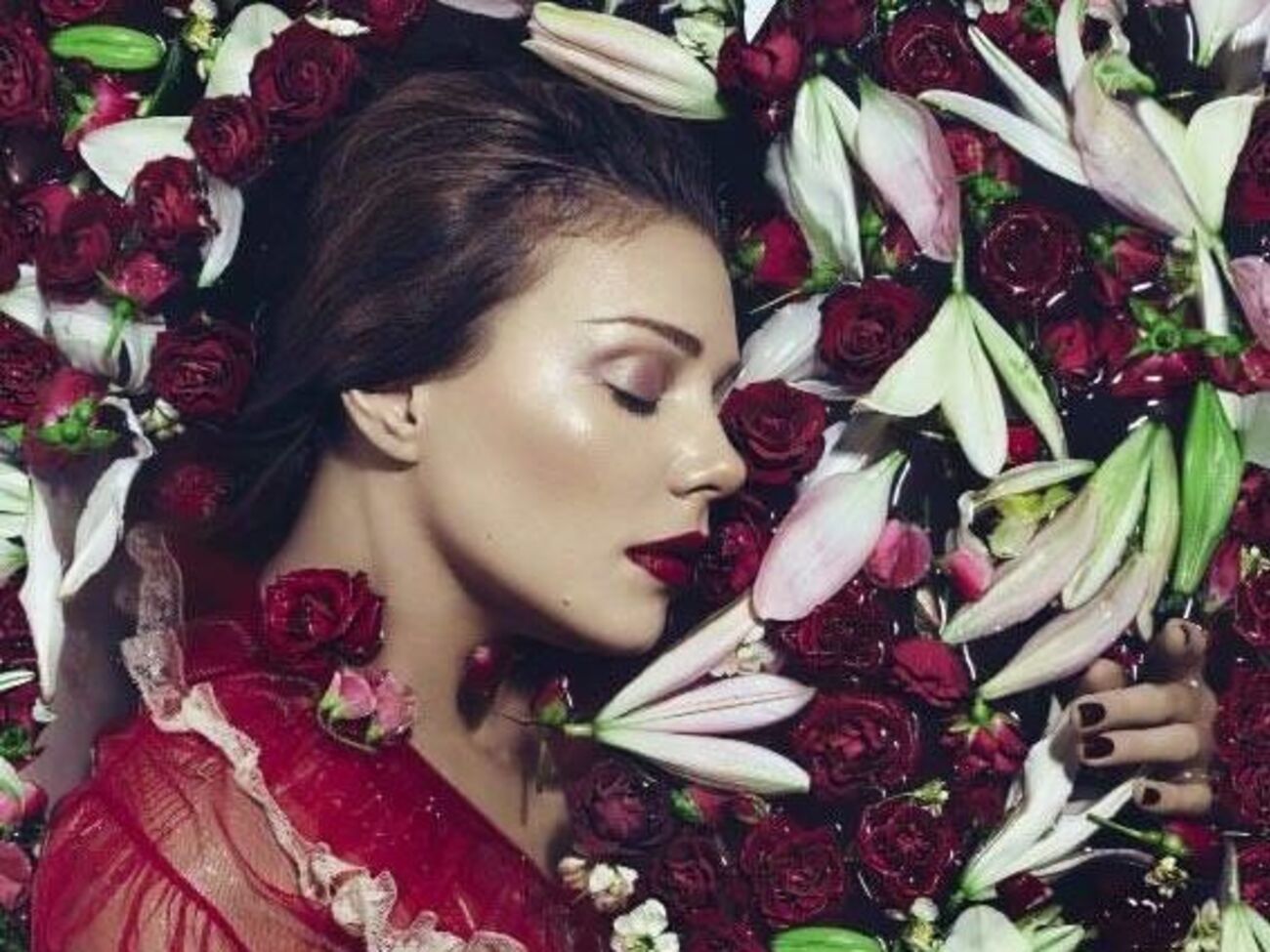 Тина Кароль обнародовала новую фотосессию