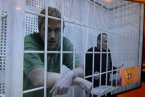 Николай Карпюк и Станислав Клих подписали документы для подачи иска в Евросуд по правам человека