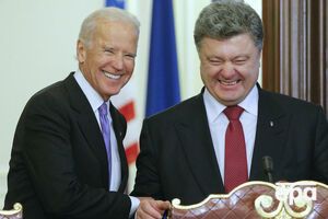 Байден и Порошенко поговорили о выполнении Россией Минских договоренностей