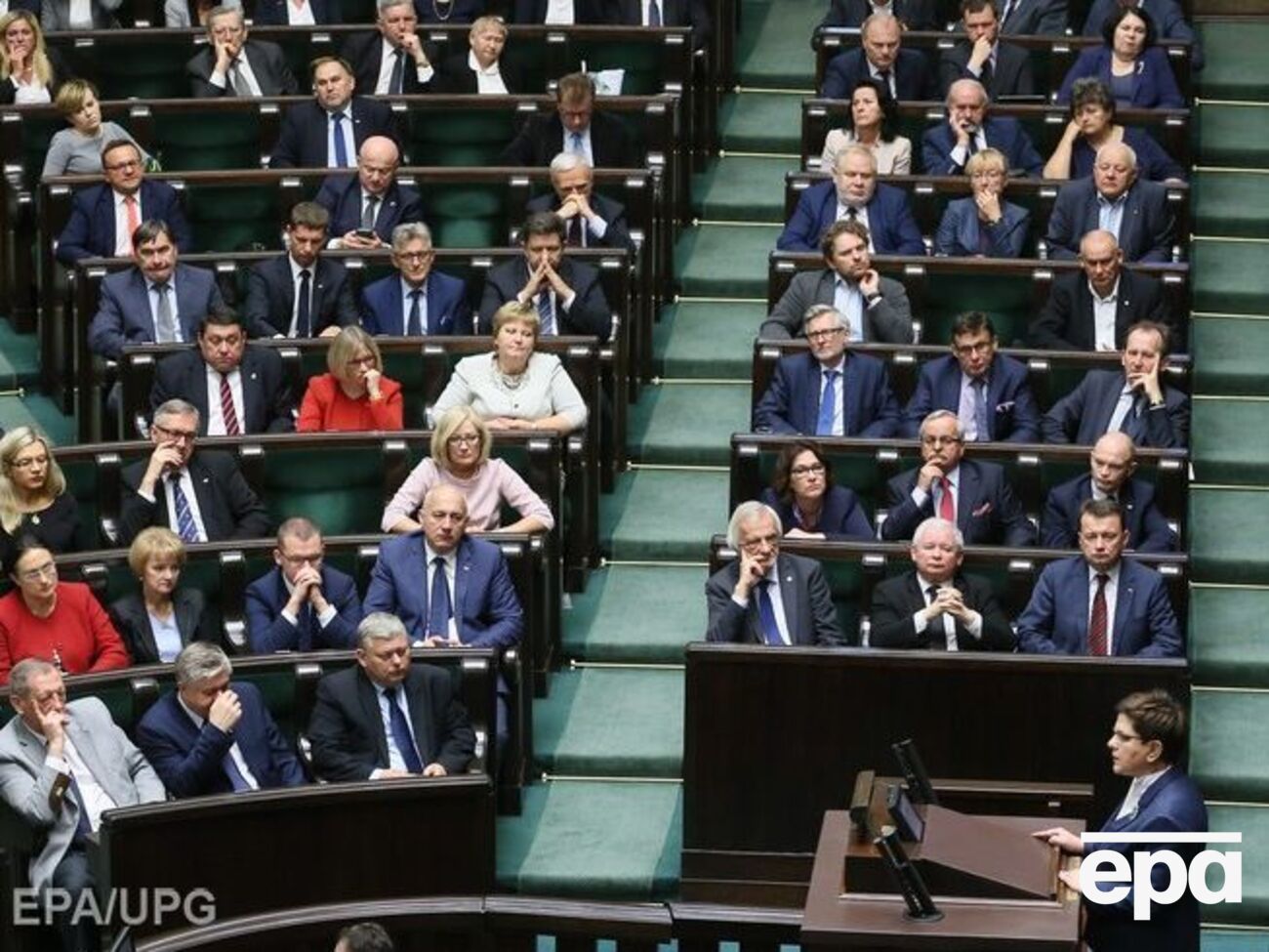 Польский парламент проголосовал за снижение пенсионного возраста