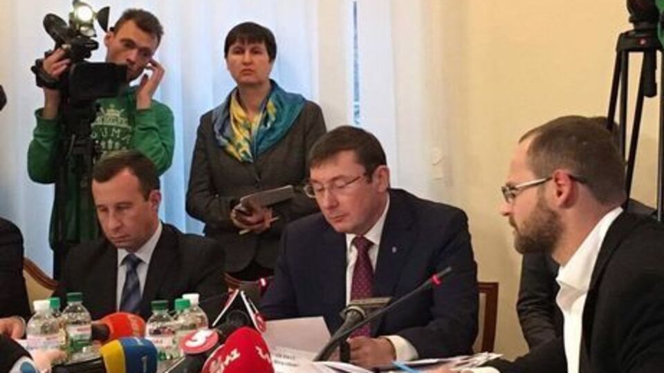 Луценко заявил, что в вопросе лишения Новинского неприкосновенности будет действовать в рамках закона