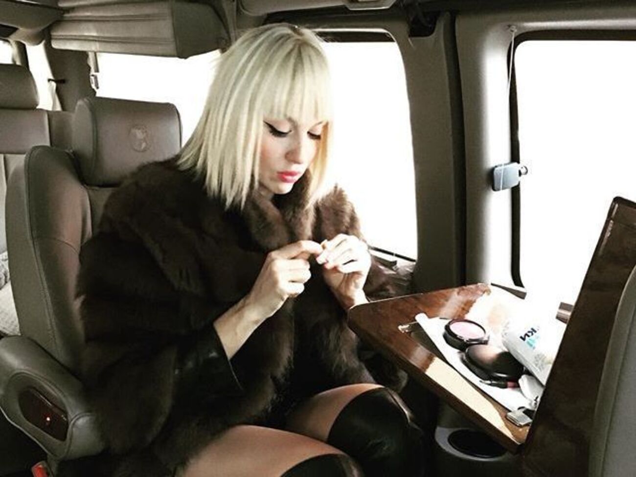 Полякова:&nbsp;Онука "Золотая ручка", а ну-ка, онука, кокошник сними-ка, однако!