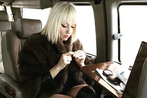 Полякова: Онука "Золотая ручка", а ну-ка, онука, кокошник сними-ка, однако!