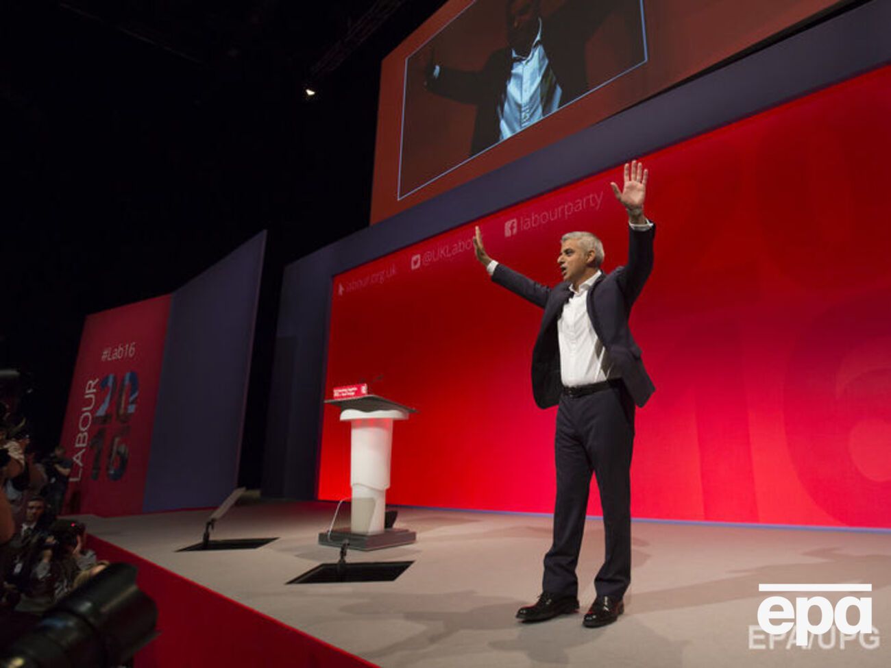 Хан: Я слышал, что один из наиболее популярных запросов с 9 ноября&nbsp;&ndash; "как эмигрировать"