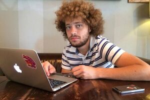 Варламов: Олигархам, чиновникам и другим бенефициарам нынешней политической системы дали ясно понять: на остановке никто не выходит из вагонов