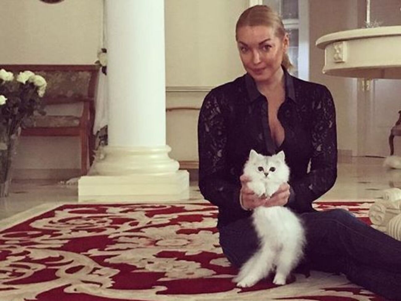 Волочкова:&nbsp;Не знаю, не обалдеет ли это создание от масштабов моего особняка, но он очень милый и не прячется, а старается быть ближе к людям