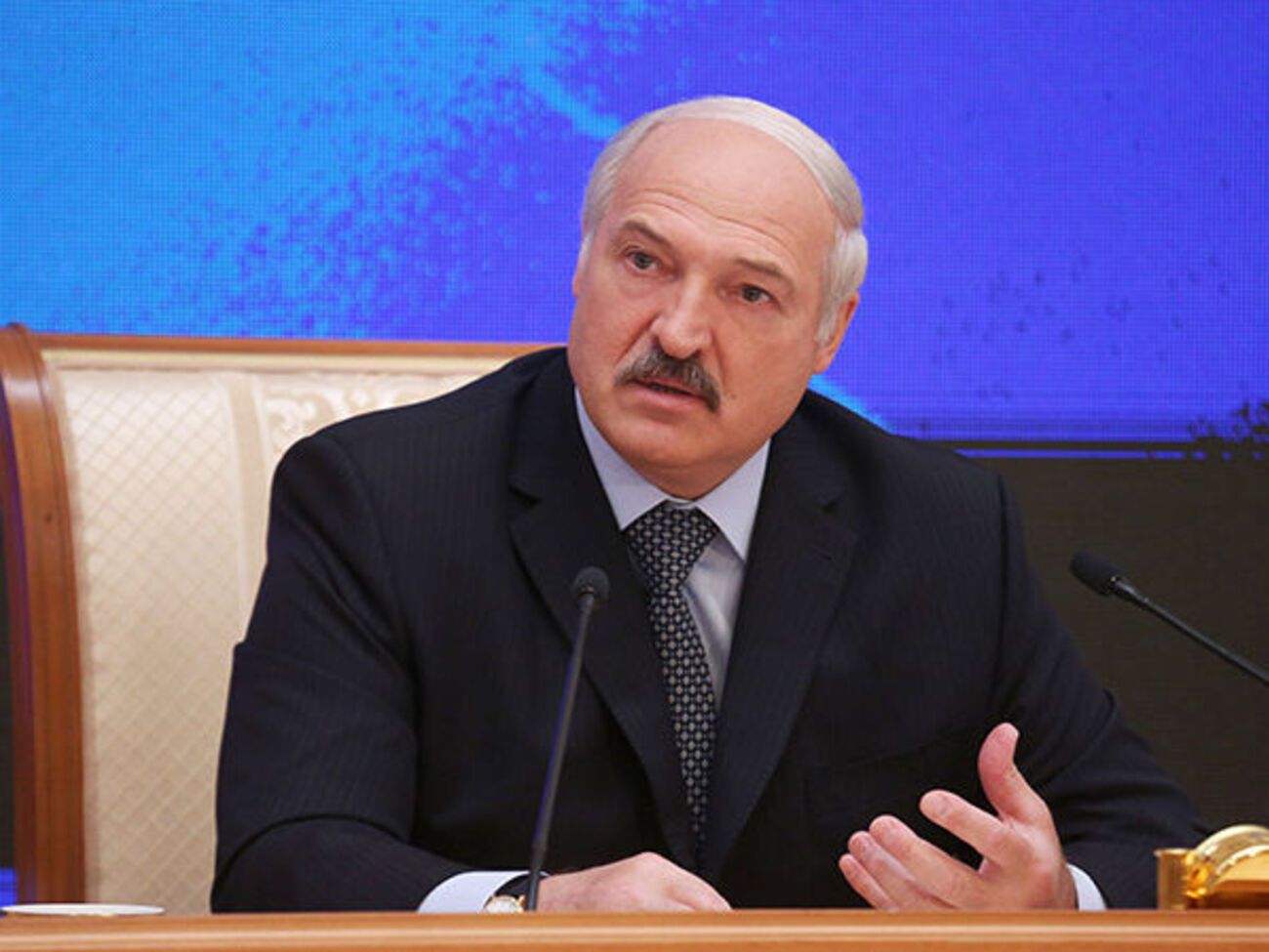Лукашенко подчеркнул, что слишком заботится о своих гражданах