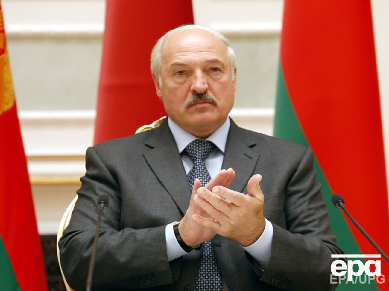 Лукашенко заявил об увеличении потока оружия из Украины