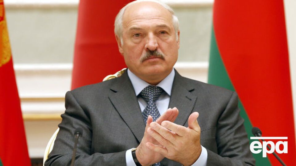 Лукашенко заявил об увеличении потока оружия из Украины
