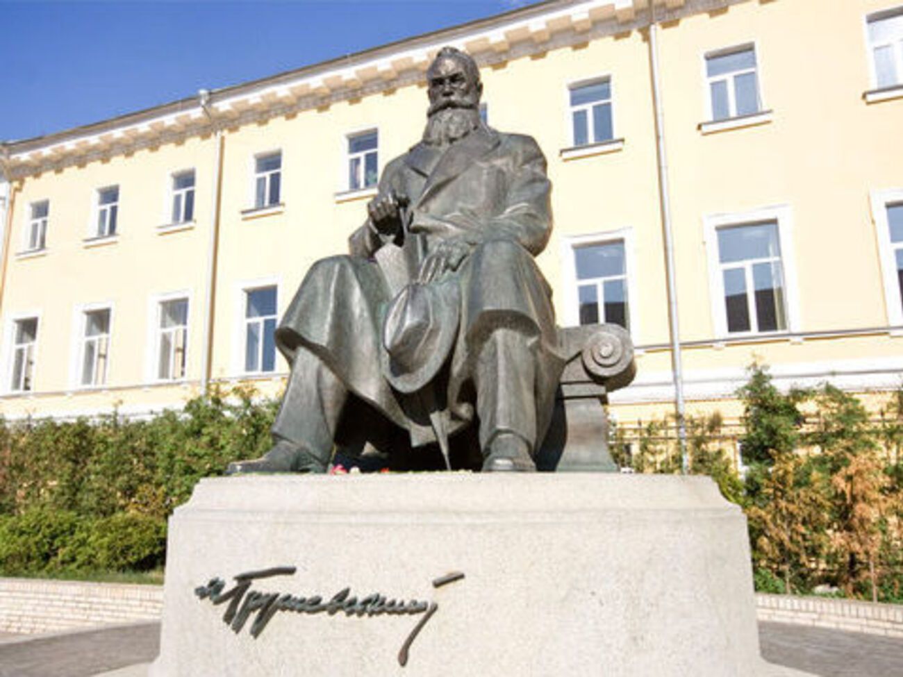 Большинство украинцев позитивно оценивают деятельность Грушевского