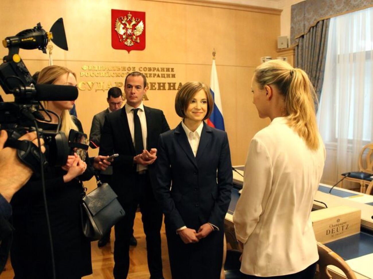 Поклонская (на фото слева) выразила надежду, что в скором будущем появится вино, произведенное совместно российскими и французскими виноделами в оккупированном Крыму