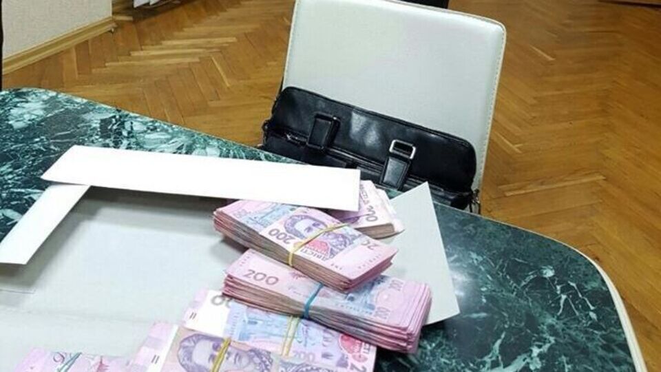 Правоохранители расценили действия чиновника как получение неправомерной выгоды