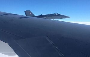 Швейцарский истребитель приблизился к самолету с российскими журналистами