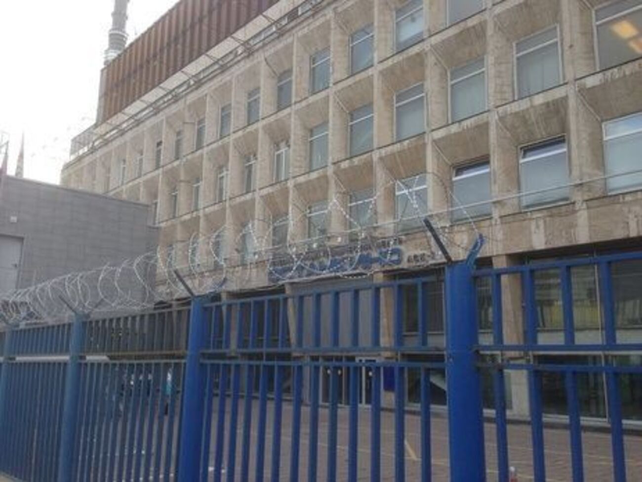 Москвич обвинил телецентр "Останкино" в том, что тот отупляет население