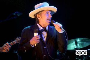 Дилан отказался приехать на церемонию вручения присужденной ему Нобелевской премии из-за занятости