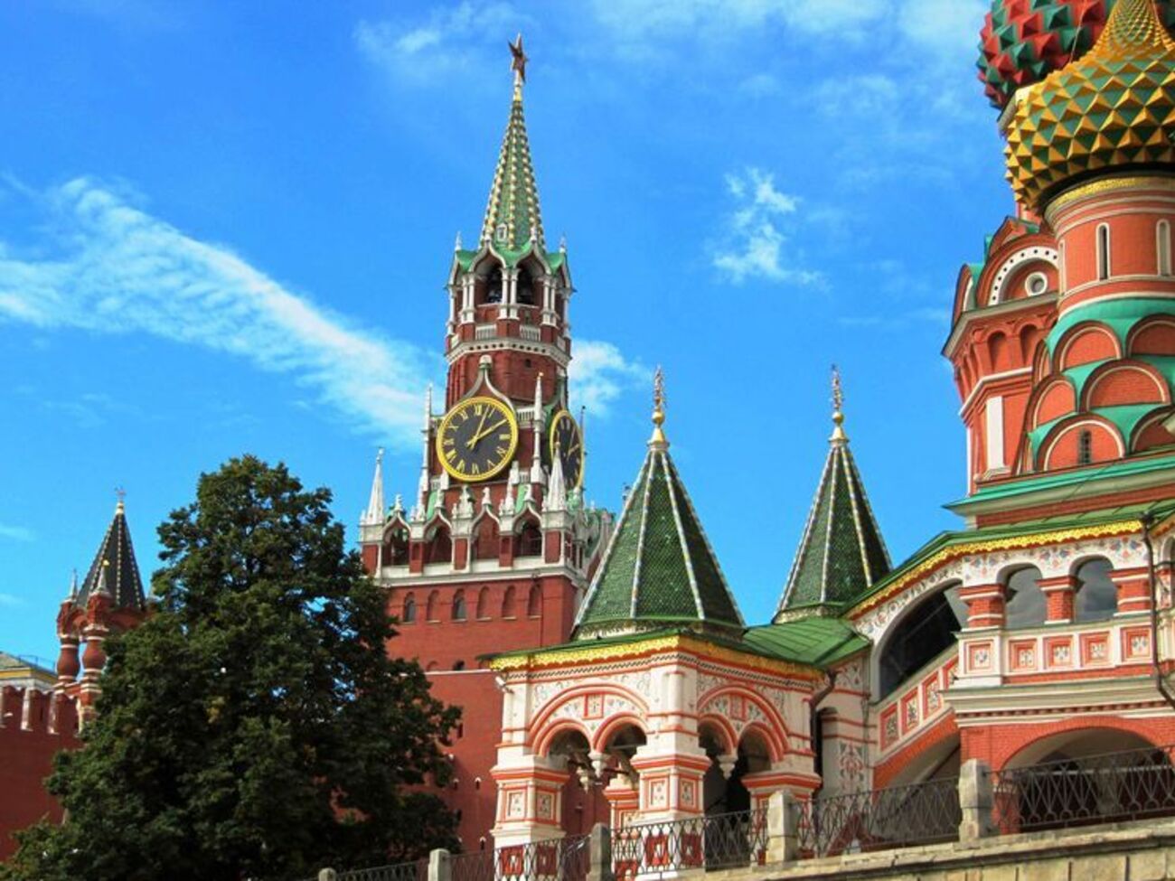 Введение государственной идеологии в России нарушает ст. 13 конституции РФ, заявили писатели