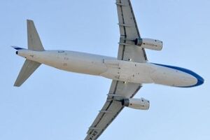 Пилоты смогли посадить аэробус без осложнений