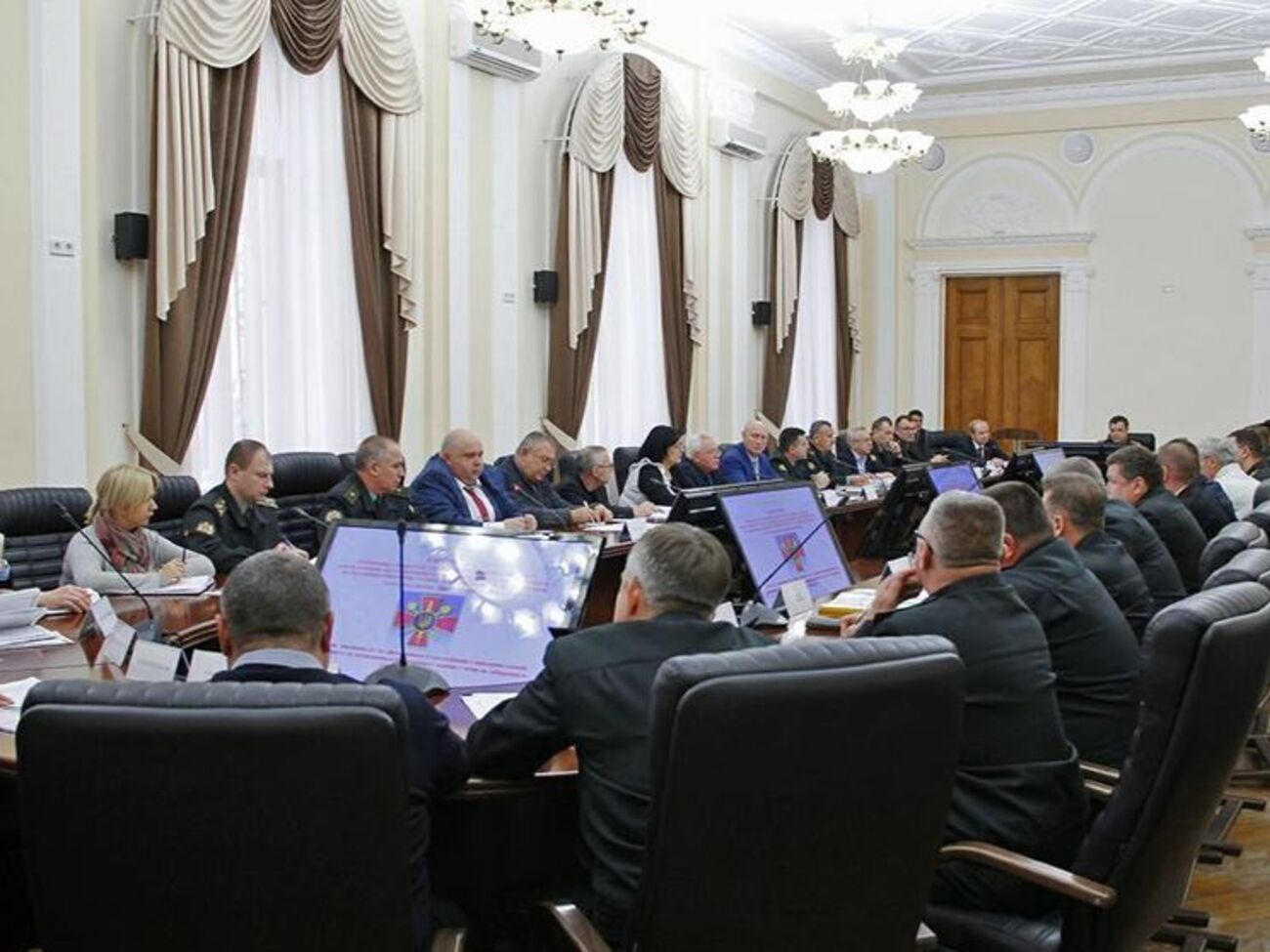 Полторак поручил провести инвентаризацию фондов и земель армии