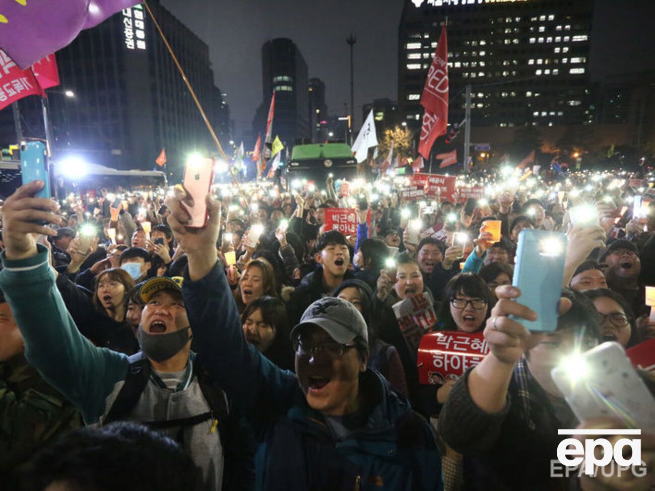 В Южной Корее уже четвертые выходные подряд продолжаются протесты