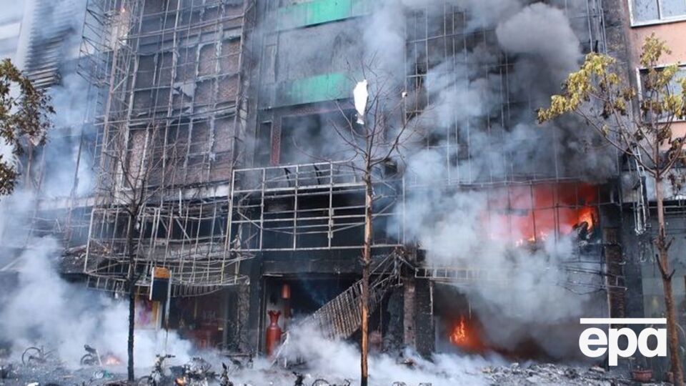 Пожар уничтожил караоке-бар в Ханое