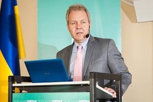 По словам Иноземцева, глава РФ не считает себя специалистом в экономике