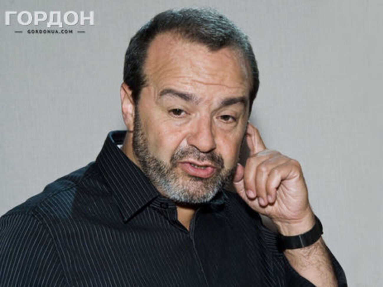 Шендерович отметил, что ситуация, когда нет сатиры, но есть политзаключенные, является одной из примет авторитарного режима