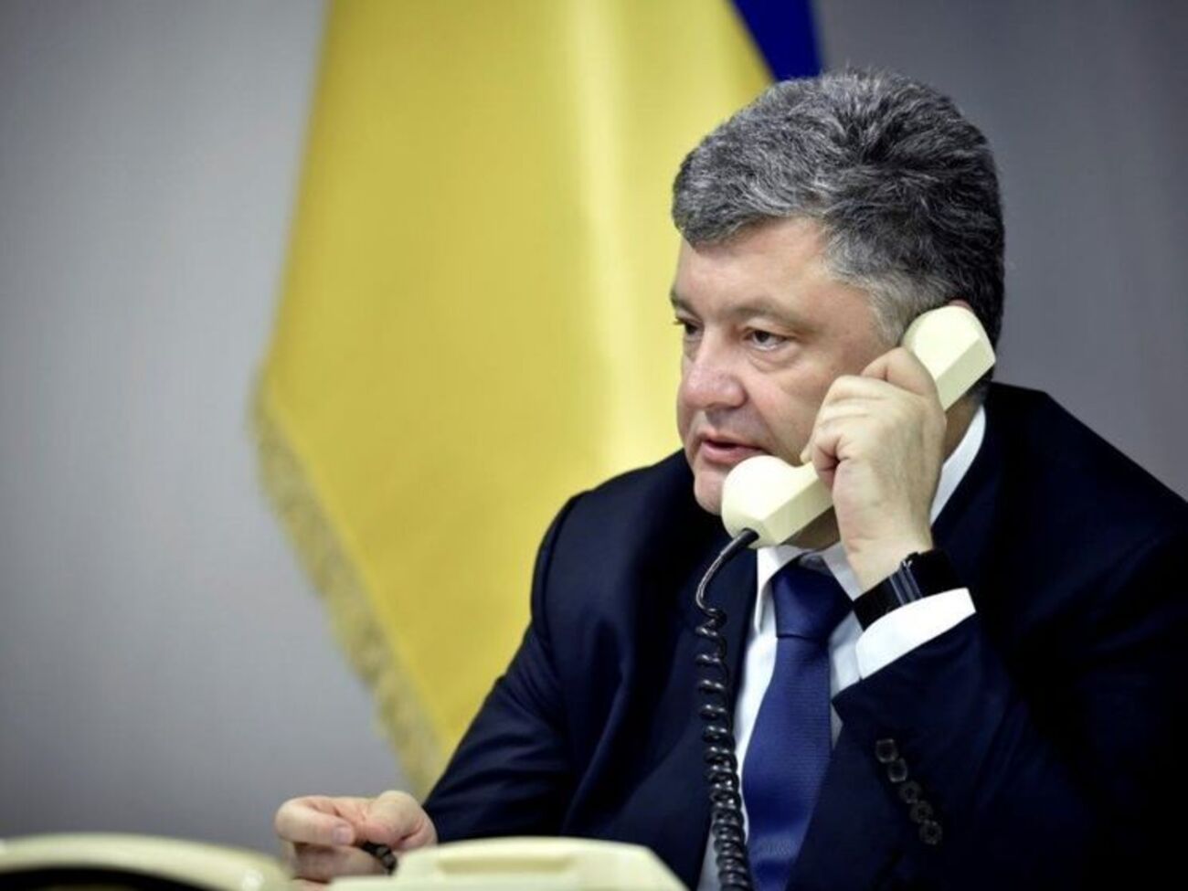 Петр Порошенко провел телефонные переговоры с фейковым президентом Кыргызстана?