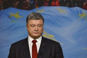 Порошенко выступил с обращением по случаю Дня достоинства и свободы