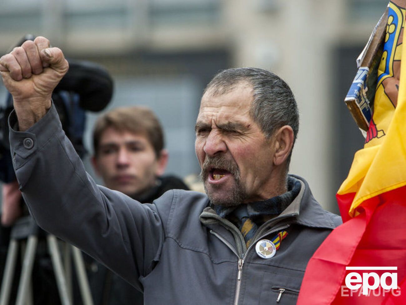 Люди снова протестуют против избрания Додона