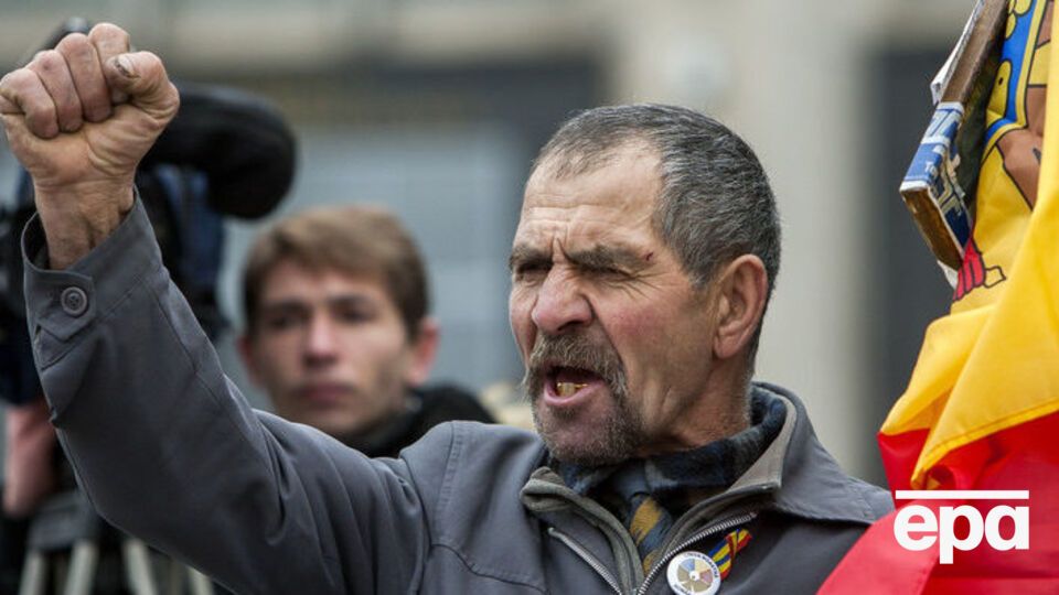 Люди снова протестуют против избрания Додона