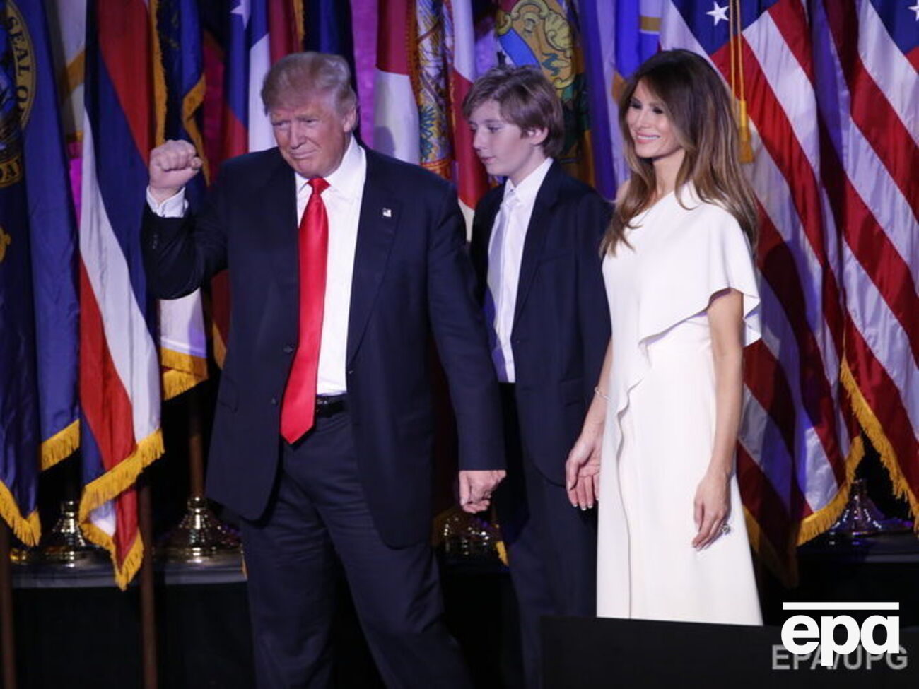 Будущая первая леди Меланья Трамп и ее 10-летний сын не будут переезжать в Белый дом после инаугурации Дональда Трампа