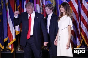 Будущая первая леди Меланья Трамп и ее 10-летний сын не будут переезжать в Белый дом после инаугурации Дональда Трампа