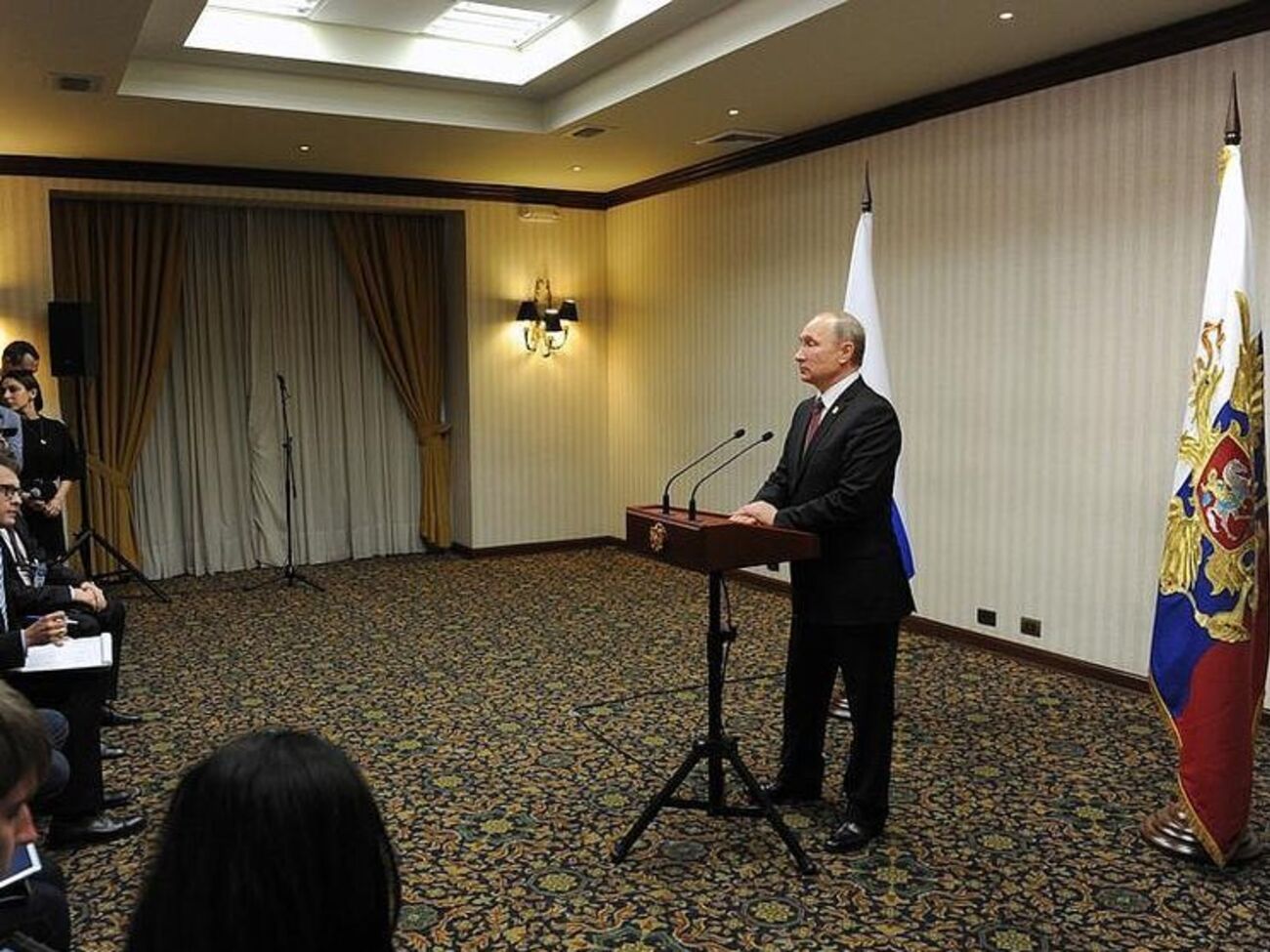 Путин: Все знают о&nbsp;том, что между предвыборной риторикой и&nbsp;реальной политикой большая разница всегда, практически во&nbsp;всех странах