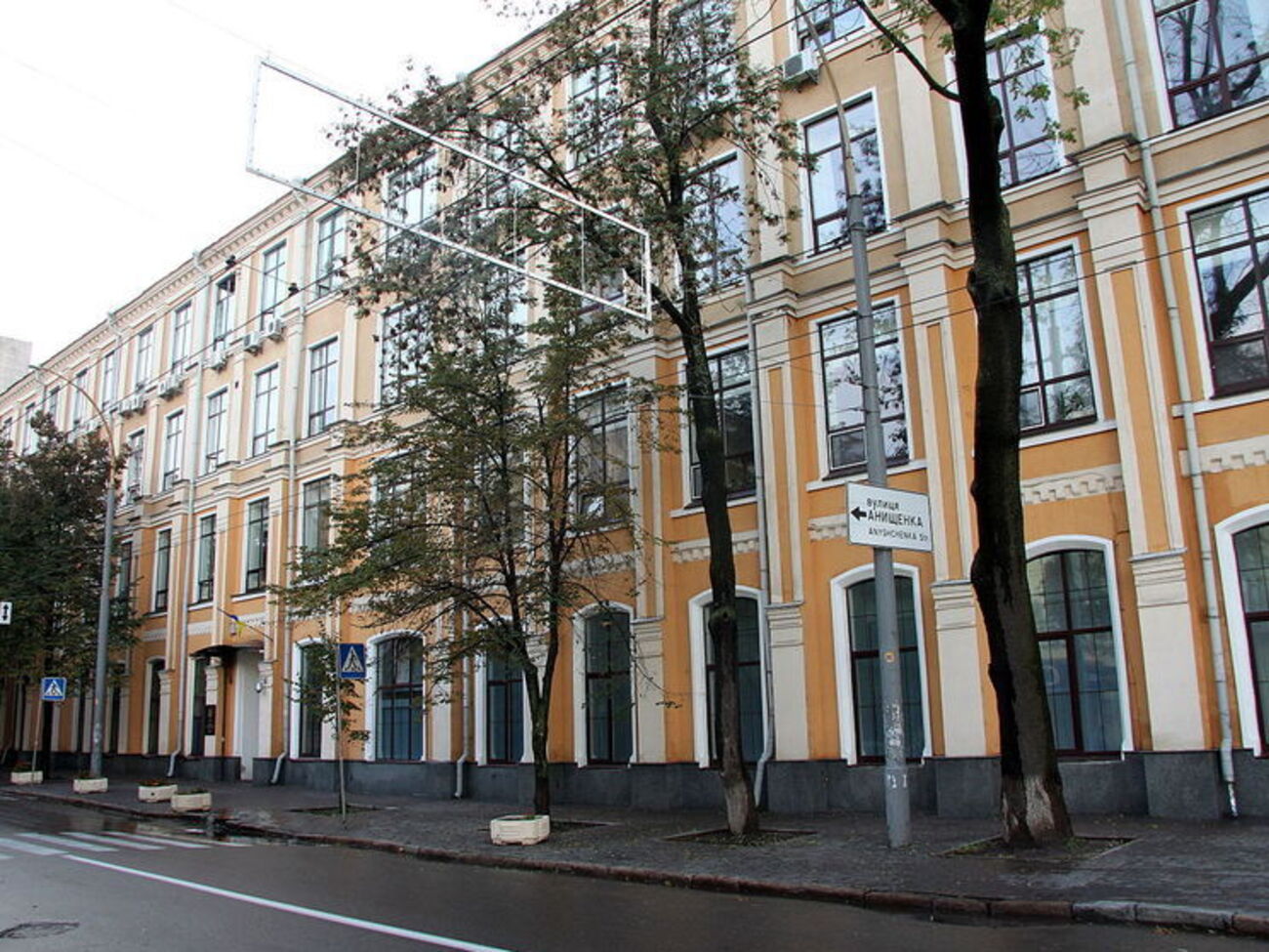 Высший административный суд Украины находится в Киеве на улице Московской, 8